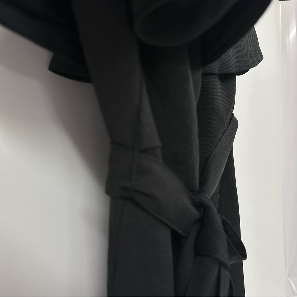 ARITZIA Babaton Black Flutter Jumpsuit Sz 8 Self Tie Belt Resort Party Pretty - Picture 5 of 16